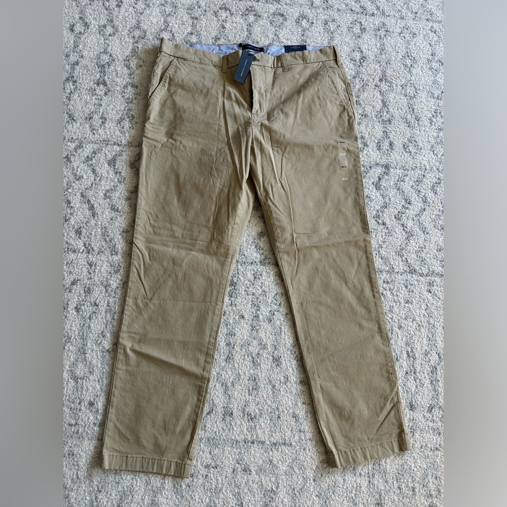 Tommy Hilfiger chino pants, new with tags, 38/32, slim fit